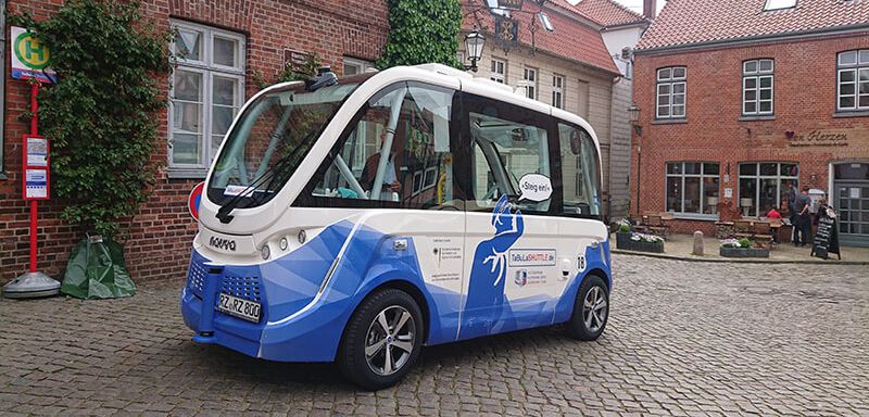Das TaBuLa-Shuttle in Lauenburgs Altstadt | Bildrechte: TUHH