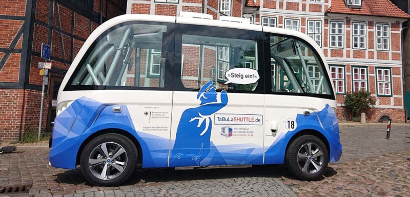 Das TaBuLa Shuttle in Lauenburgs Altstadt | Bildrechte: Interlink GmbH